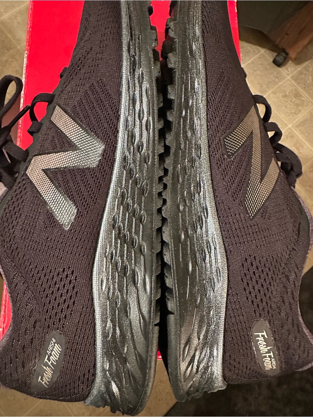 NWT 11M New Balance Black/Silver Running Sneakers with Silver Logo